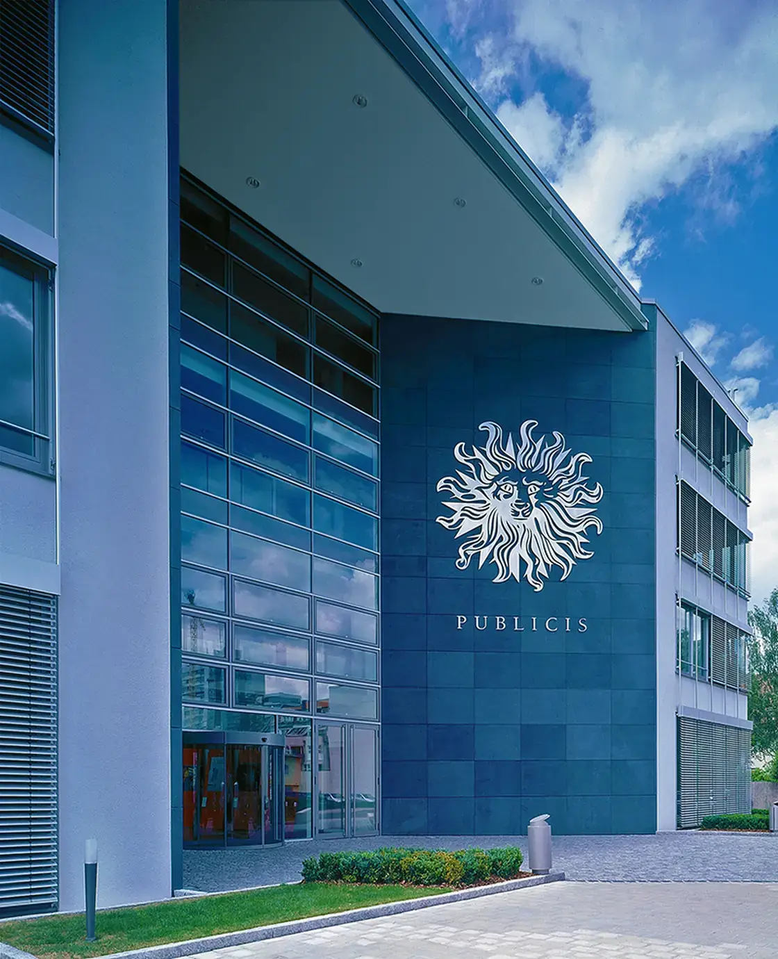 EPG, Erlangen, Eingangsfassade