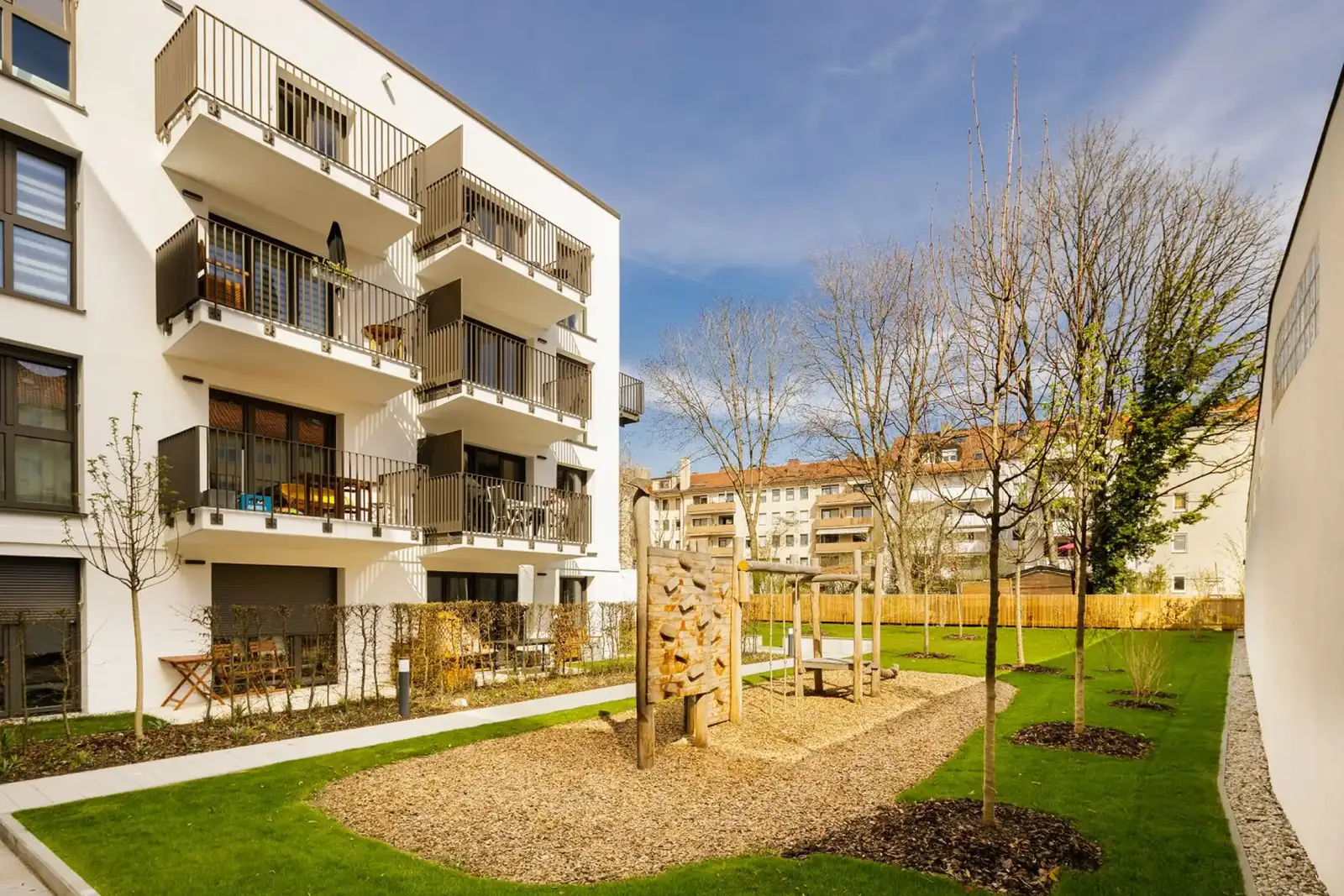 Wackersberger- & Esswurmstraße, Innenhof mit Spielbereich
