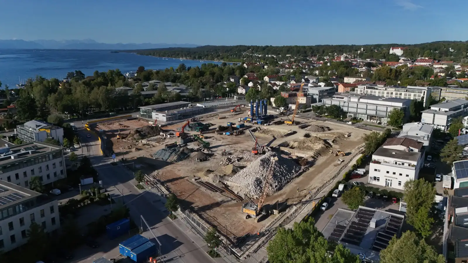 Drone shot of the moosaik construction site at the entrance to Starnberg, September 2026